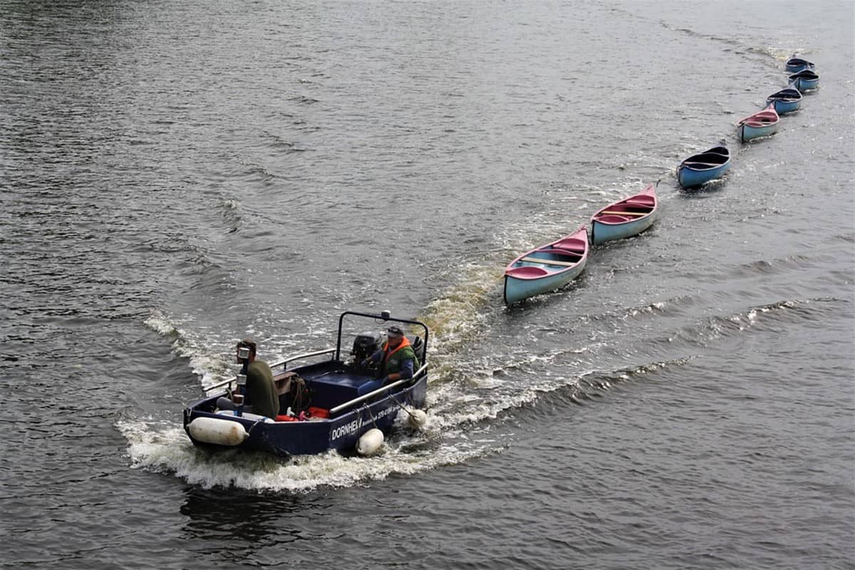 Navigating the Unexpected: How Boat Towing Services Keep Your Waterborne Journey Afloat